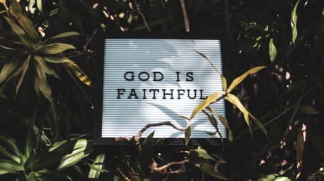 inspirational quote: God is faithful