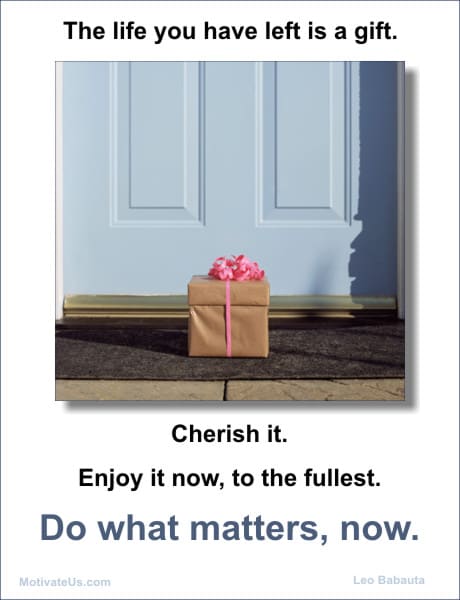A Picture: (A Present At The Door with The Quote:  quote1 on it.